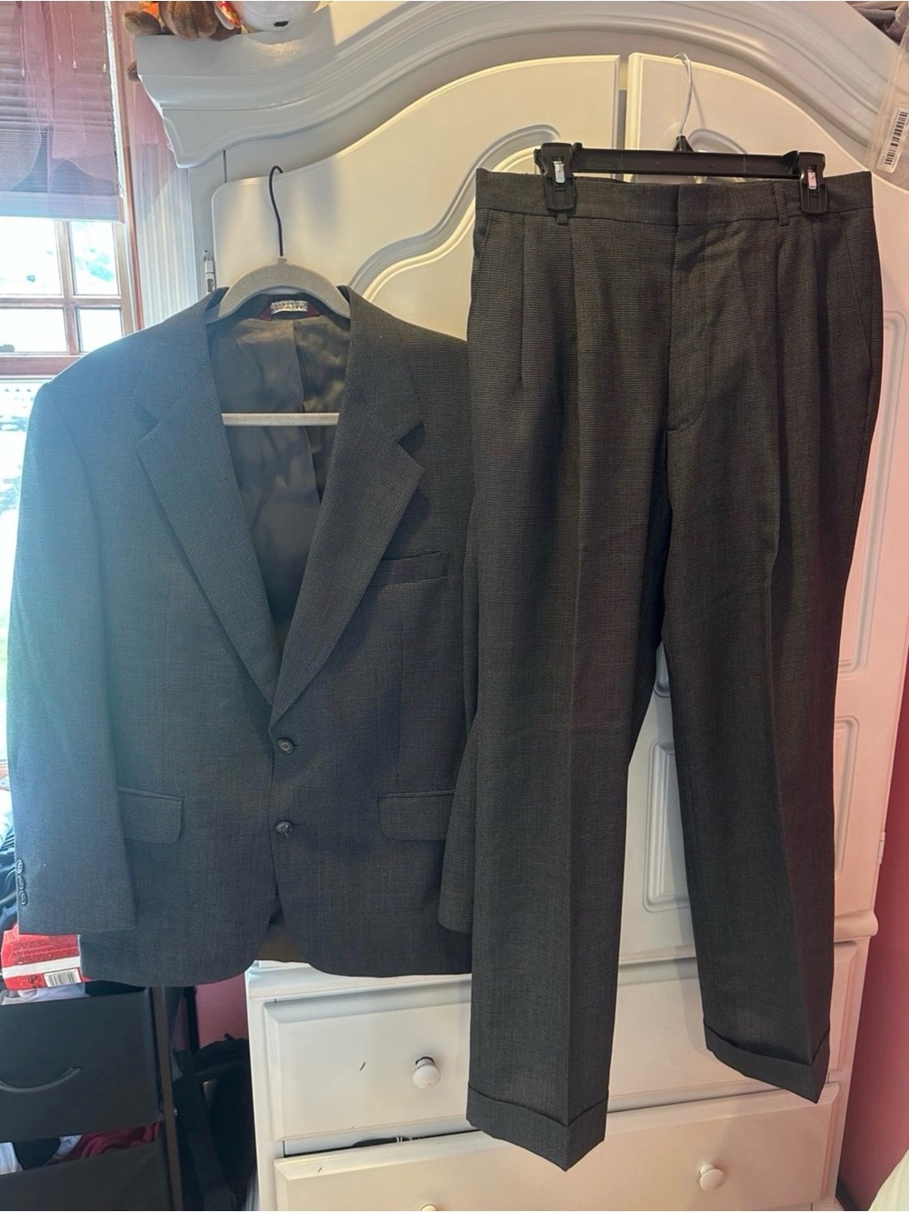 Botany 500 Men’s Gray Wool Blend Suit Set 42R Jacket / 34.5 Waist Pants